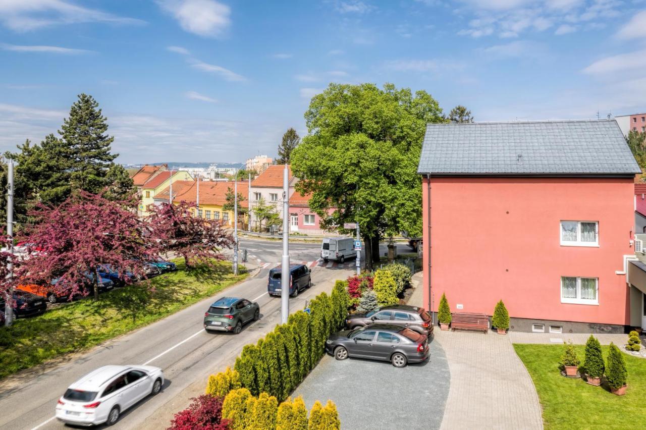 Elendris - Ubytovani U Kostela Brno Exterior photo